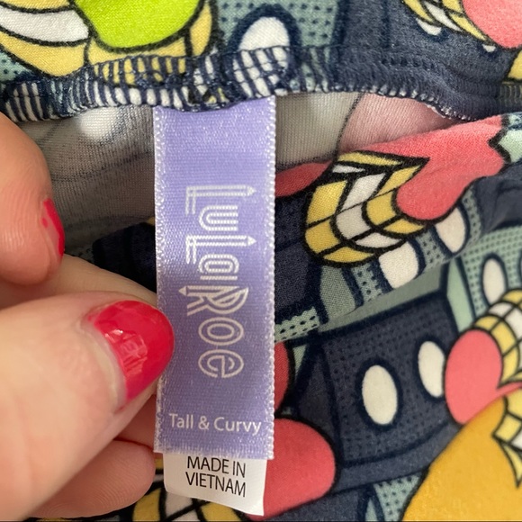 LuLaRoe Women’s Disney Mickey Leggings, Tall & Curvy - Picture 5 of 5